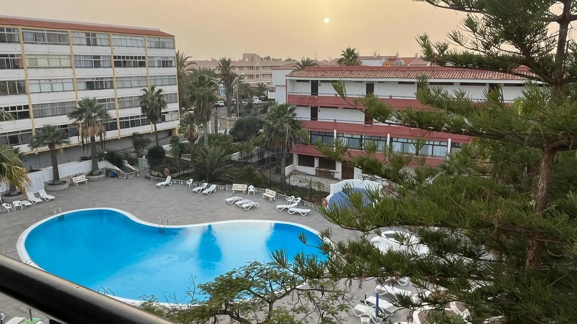 Chasna Garden Apartment Arona